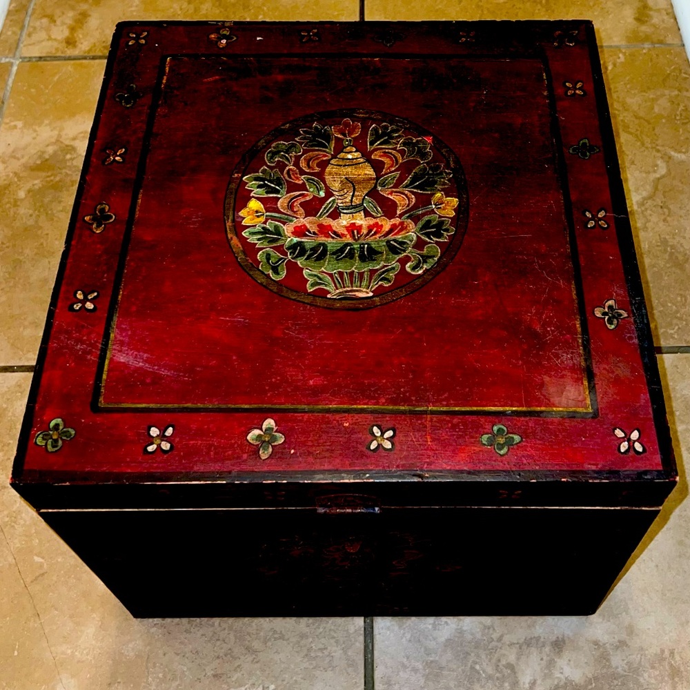 Chinese Vintage Distressed Red/Brown Floral Theme Chest/Trunk, RARE FIND